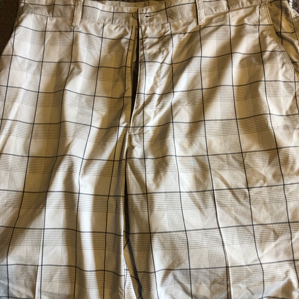 PGA Tour Beige Plaid Flat Front Golf Shorts